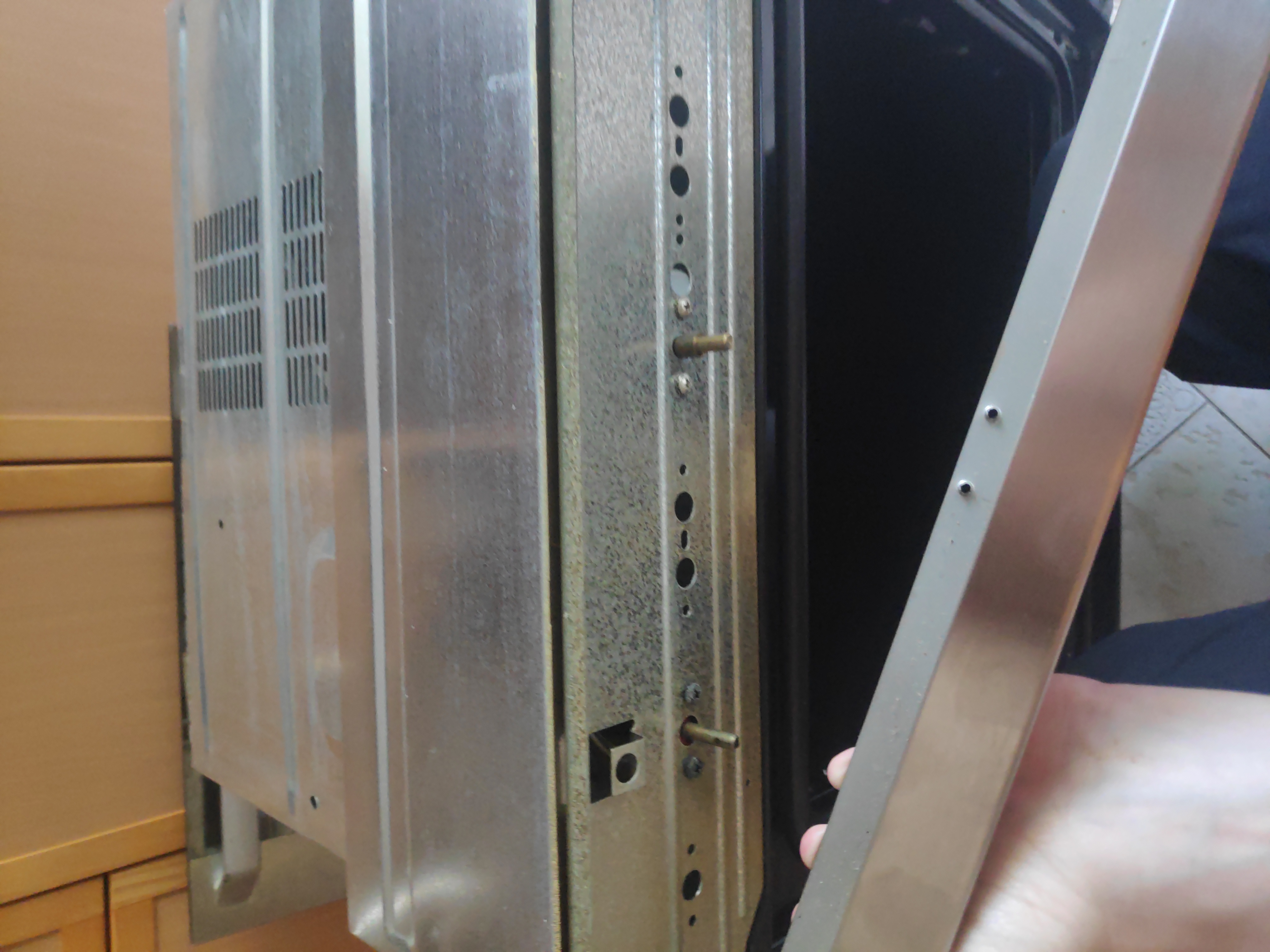 Поремонтував електродухову шафу Whirlpool AKR235/IX (6)