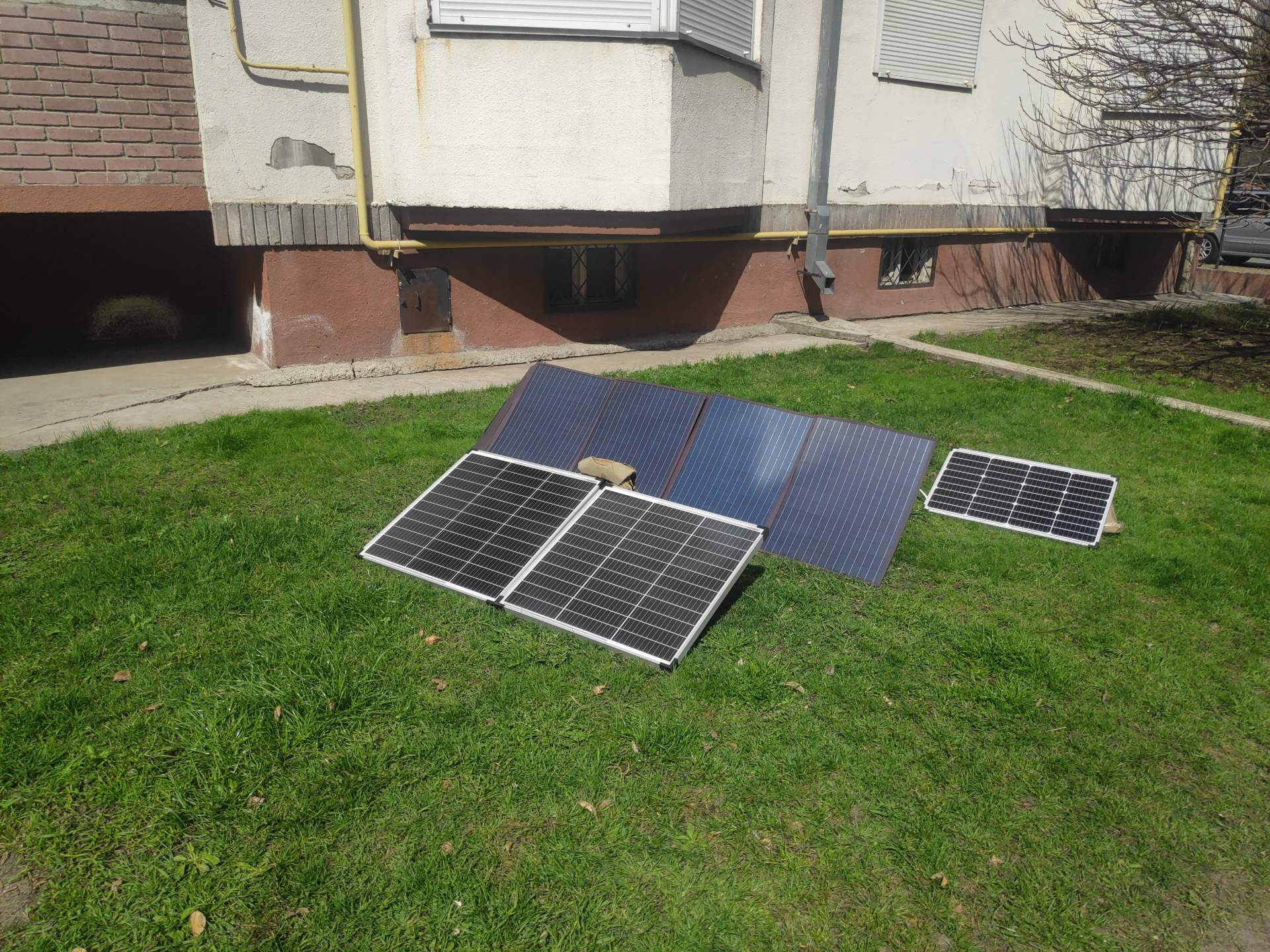 410 ват масив сонячних панелей